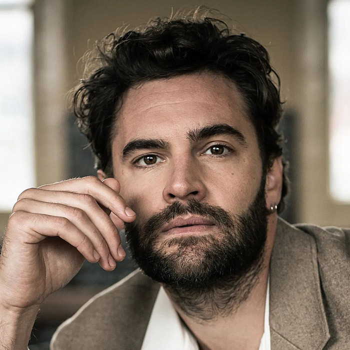 Tom Bateman - Sue Terry Voices